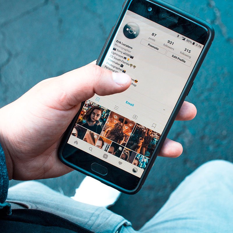 miniature-article-community-manager miniature article community manager